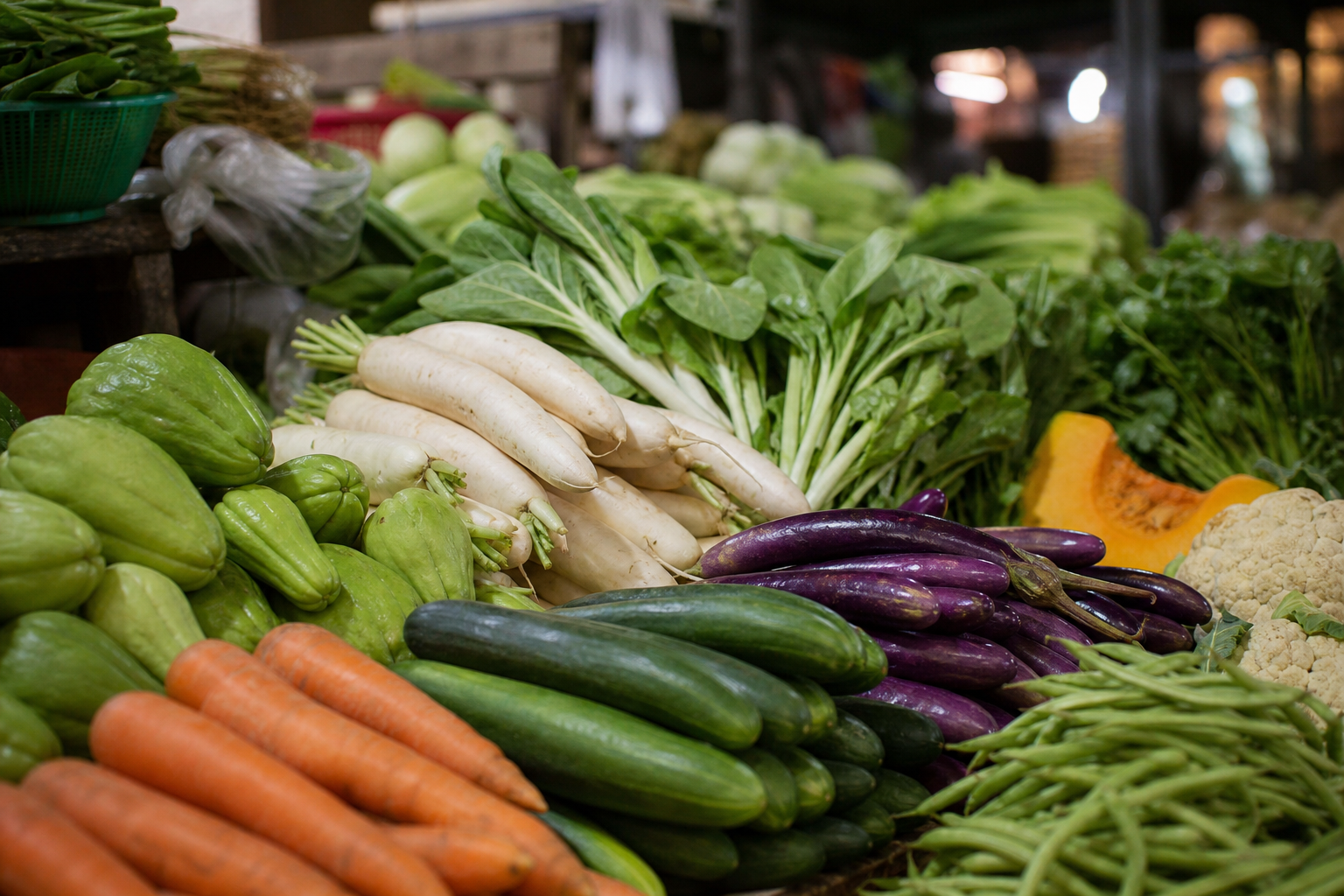 Ang sariwang gulay mula sa lokal na palengke ay mahalagang sangkap sa masustansyang plant-based meals.