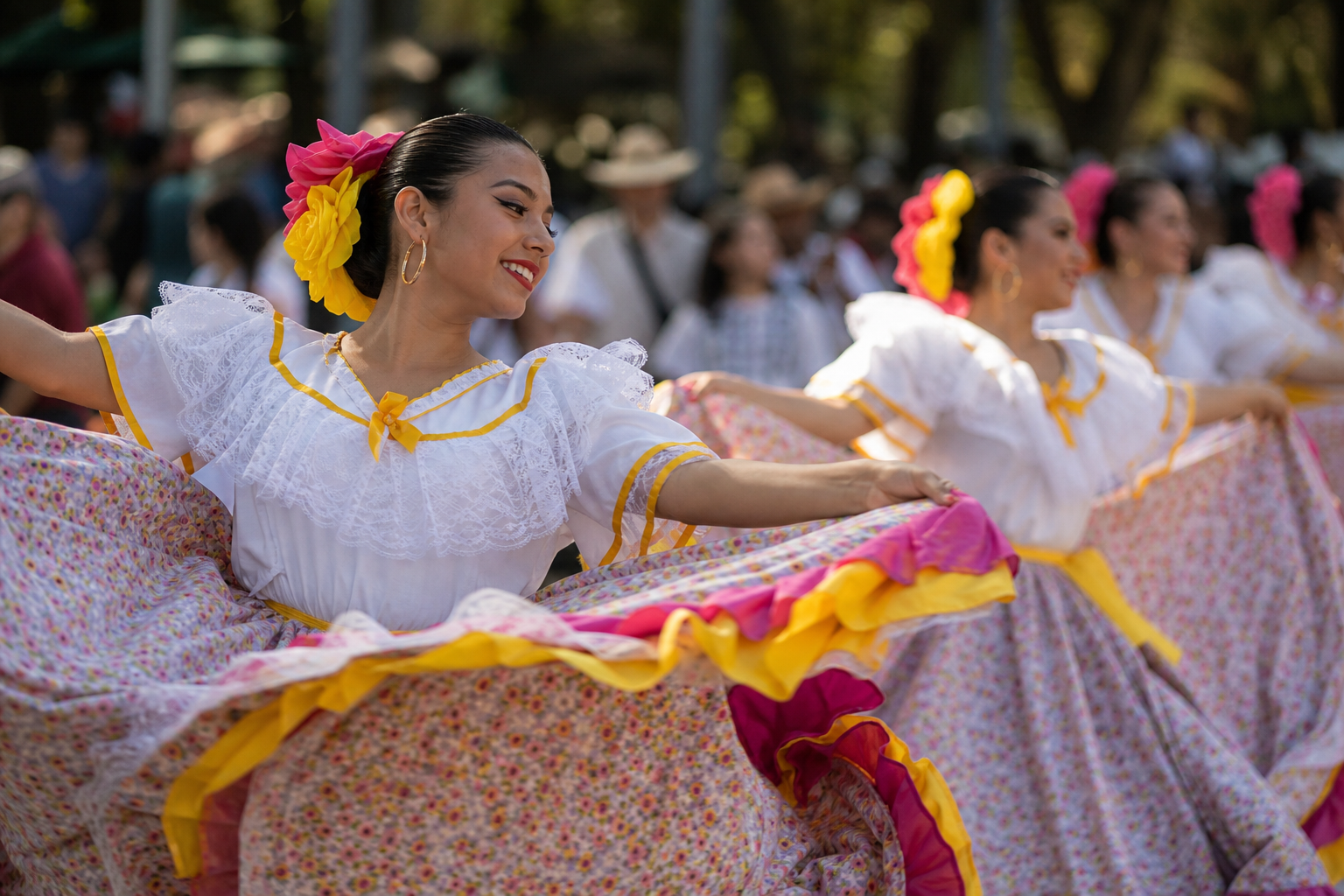 Las danzas folclóricas y festivales comunitarios son alternativas vibrantes que celebran la cultura sin crueldad animal.